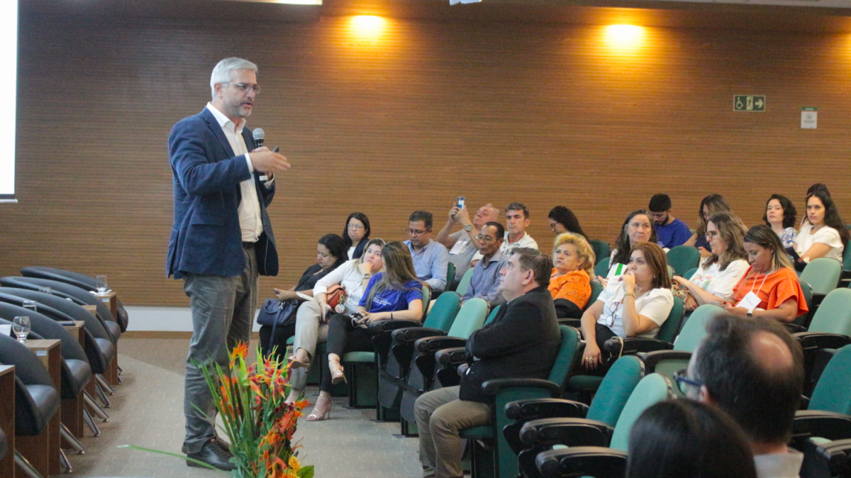 Debate sobre resiliência dos sistemas de saúde marca abertura de seminário