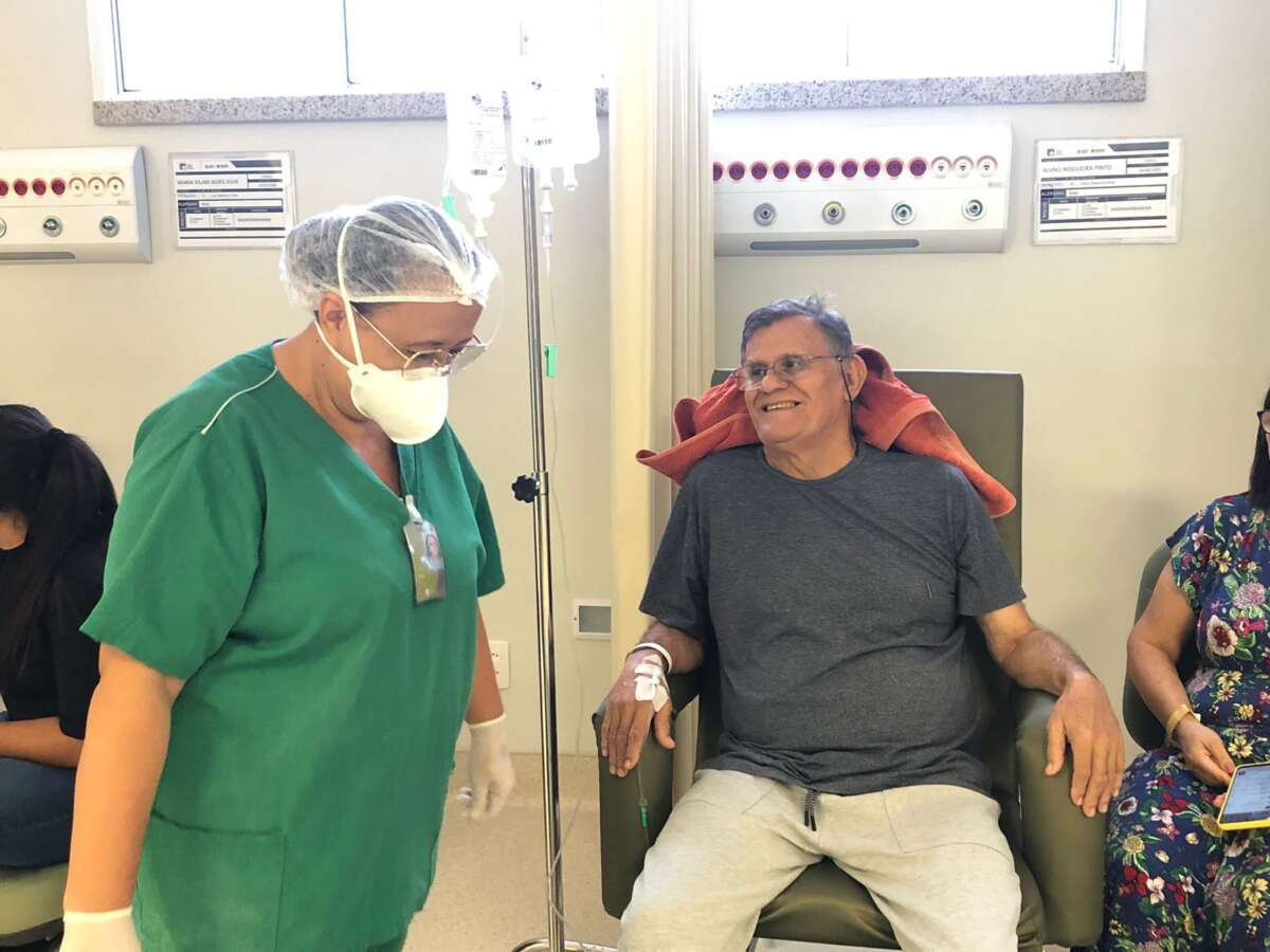 Primeiro paciente oncológico do HRVJ finaliza tratamento; quase mil pessoas são atendidas no local