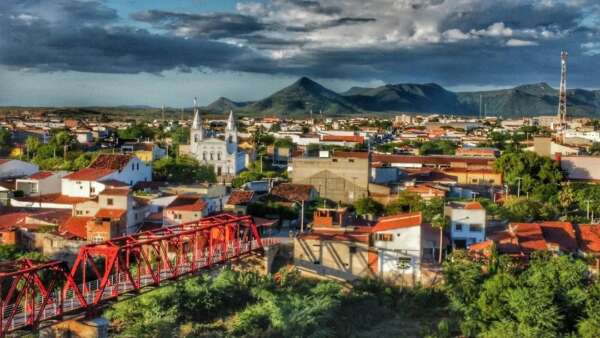 Quixeramobim conclui adesão ao Empresa Mais Simples