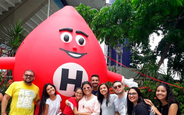 Hemoce recebe doadores de sangue em evento religioso durante o Carnaval
