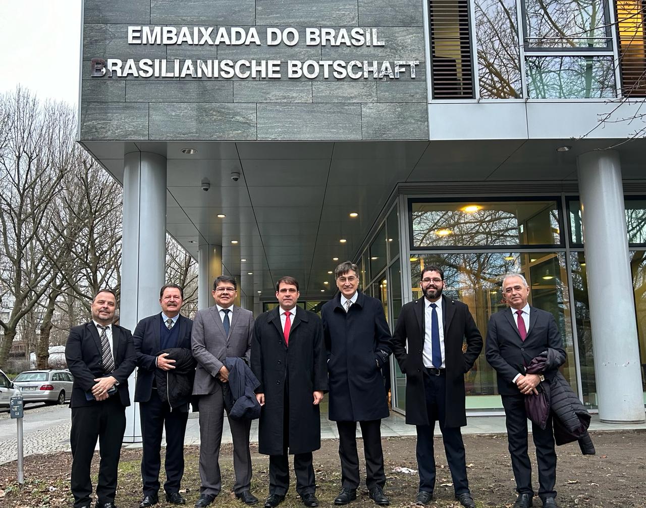 Comitiva do Ceará se reúne com embaixador do Brasil na Alemanha