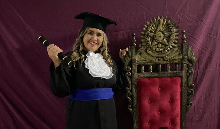 Aluna da EJA é aprovada em Letras na UFC após ficar quase 20 anos longe da escola