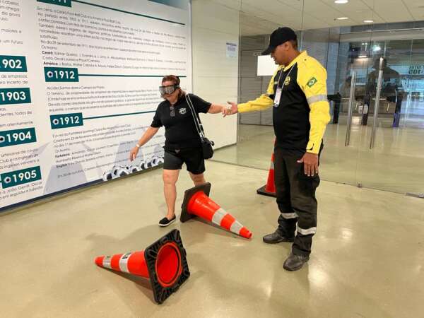 Detran-CE realiza ação educativa para torcedoras durante jogo Ceará x Bahia na Arena Castelão