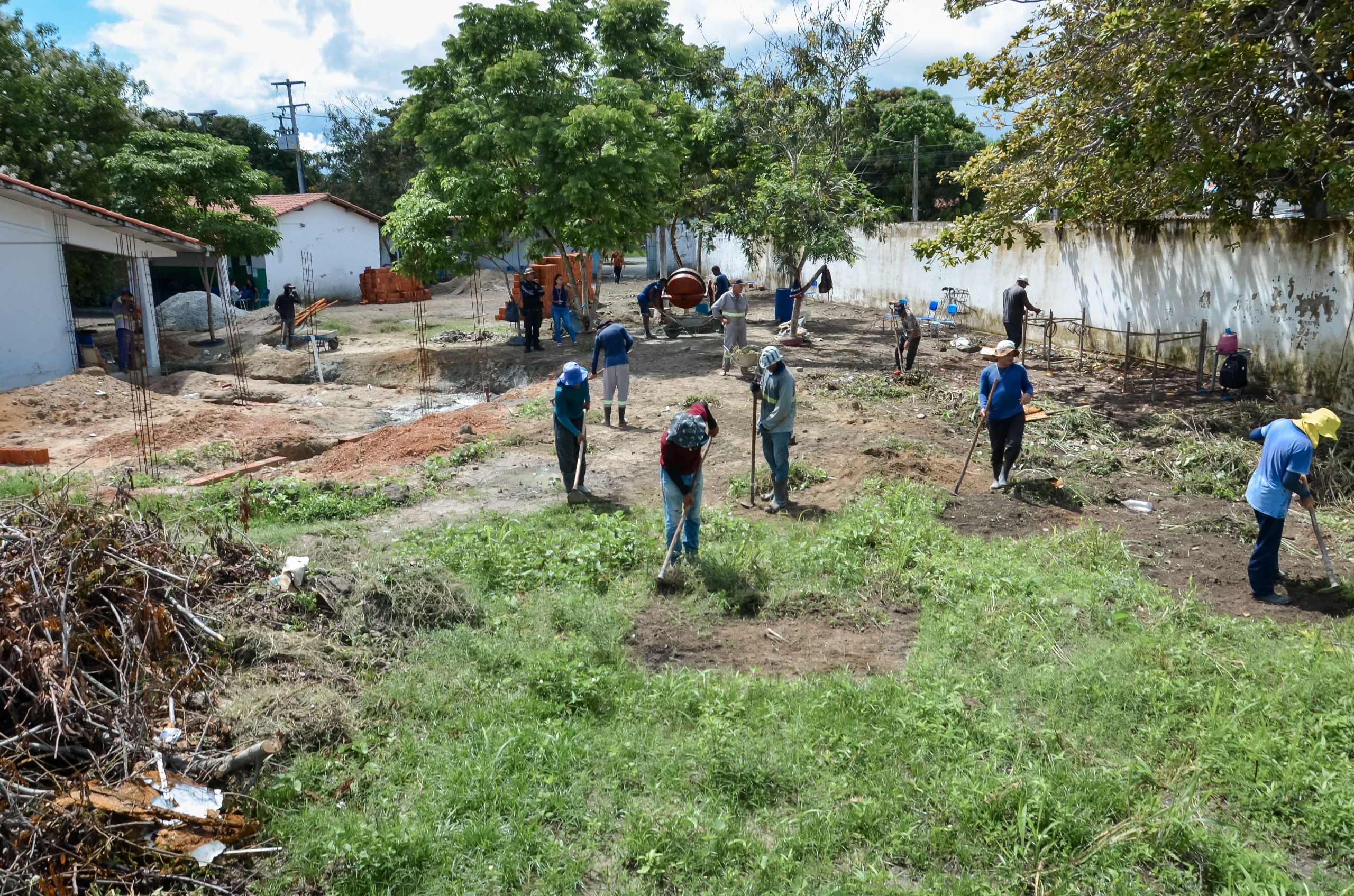 Egressos do sistema prisional cearense revitalizam a escola de Ensino Médio, em Itaitinga