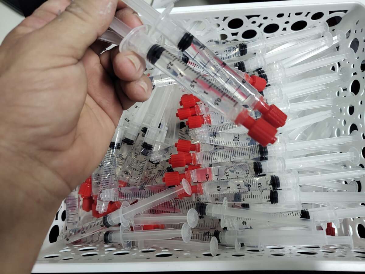 Clínica de estética clandestina é fechada e PCCE prende casal que aplicava substância plástica proibida pela Anvisa