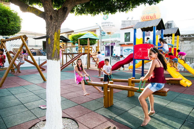 Governo do Estado inaugura brinquedopraça e academia ao ar livre em Uruoca