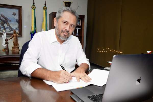 Sancionada lei que concede reajuste acima da inflação para servidores do Estado do Ceará