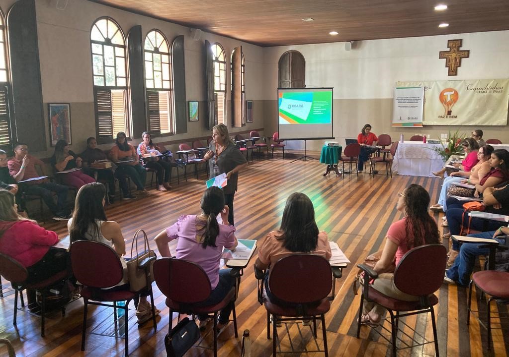 SPS capacita equipes de referência dos Creas regionais para atuarem no atendimento a população cearense