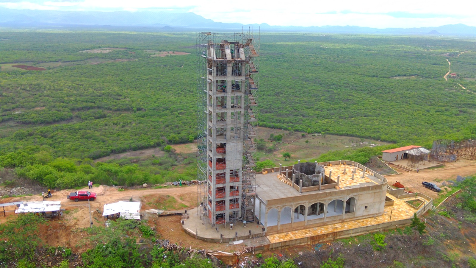 Em Caridade, implantação do monumento de Santo Antônio chega à  metade da execução