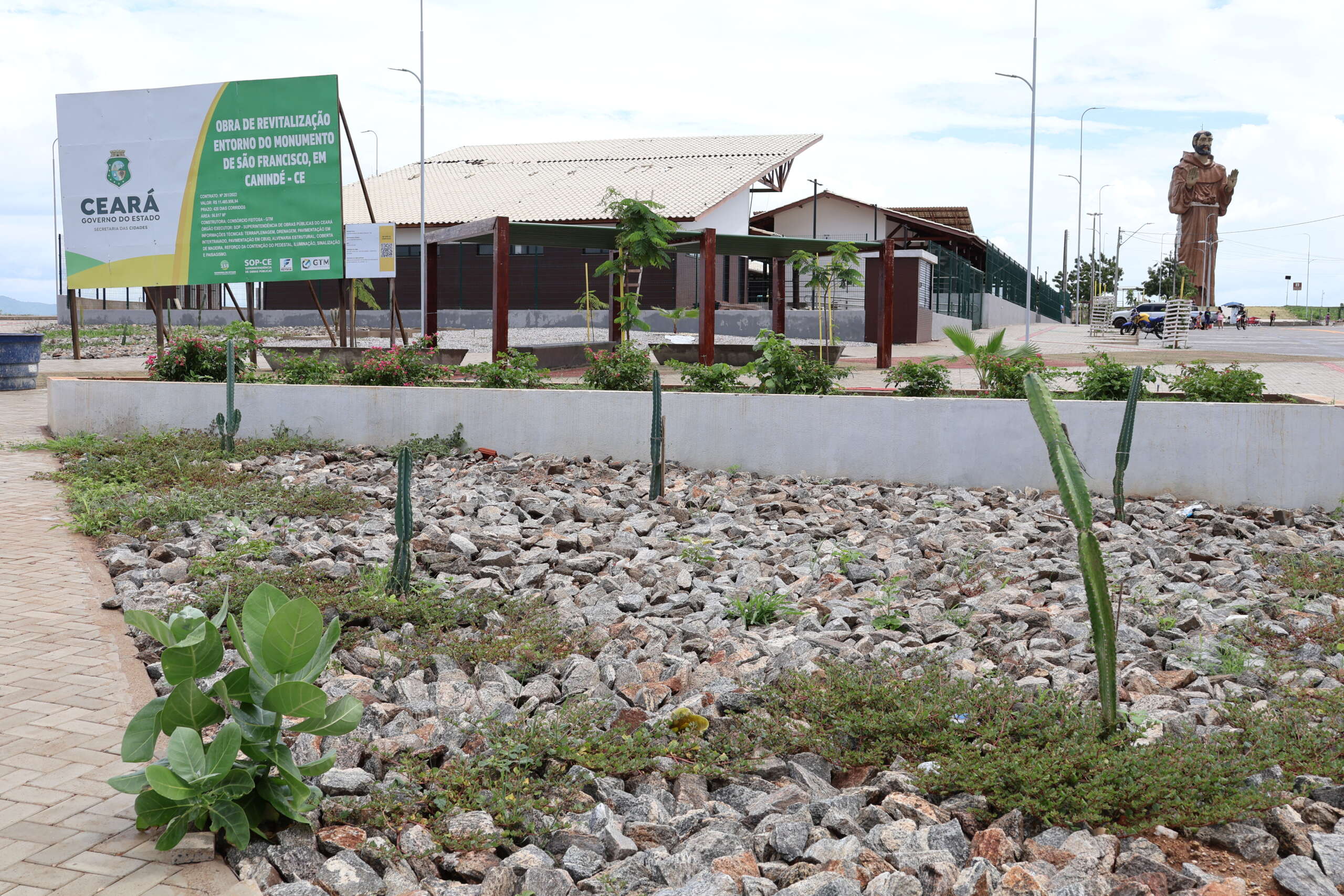 Em Canindé, revitalização do entorno do monumento de São Francisco entra em fase de conclusão