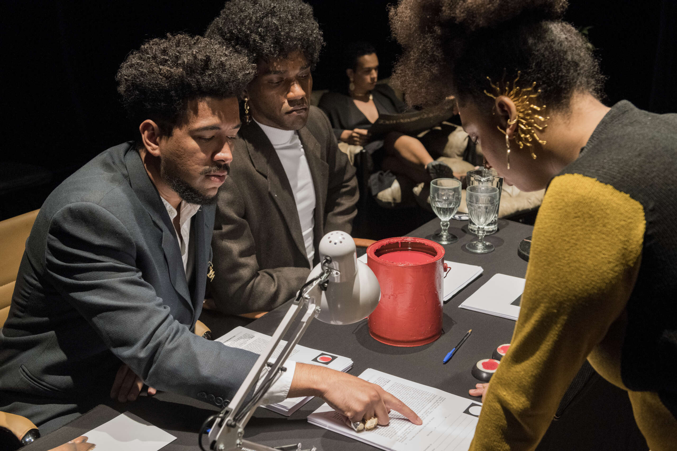 Pinacoteca do Ceará recebe performance “Negrociação”, com o artista carioca Yhuri Cruz