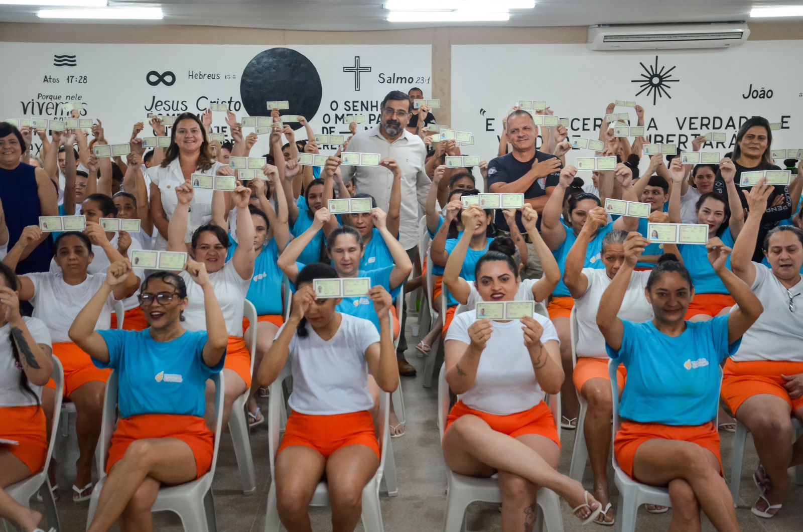 SAP e CeArt entregam documento profissional de artesã para 147 internas do sistema prisional cearense