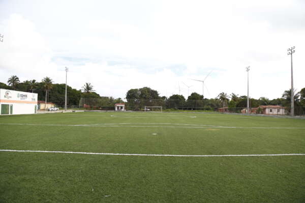 Desenvolvimento por meio do esporte: Governo do Ceará entrega areninha em distrito de Trairi