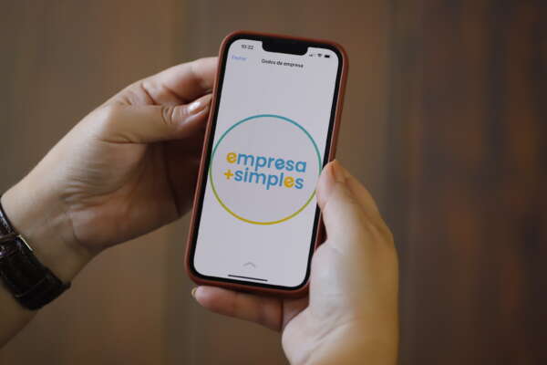 Pioneiro no Brasil, Ceará facilita abertura de empresas por meio de aplicativo de mensagem