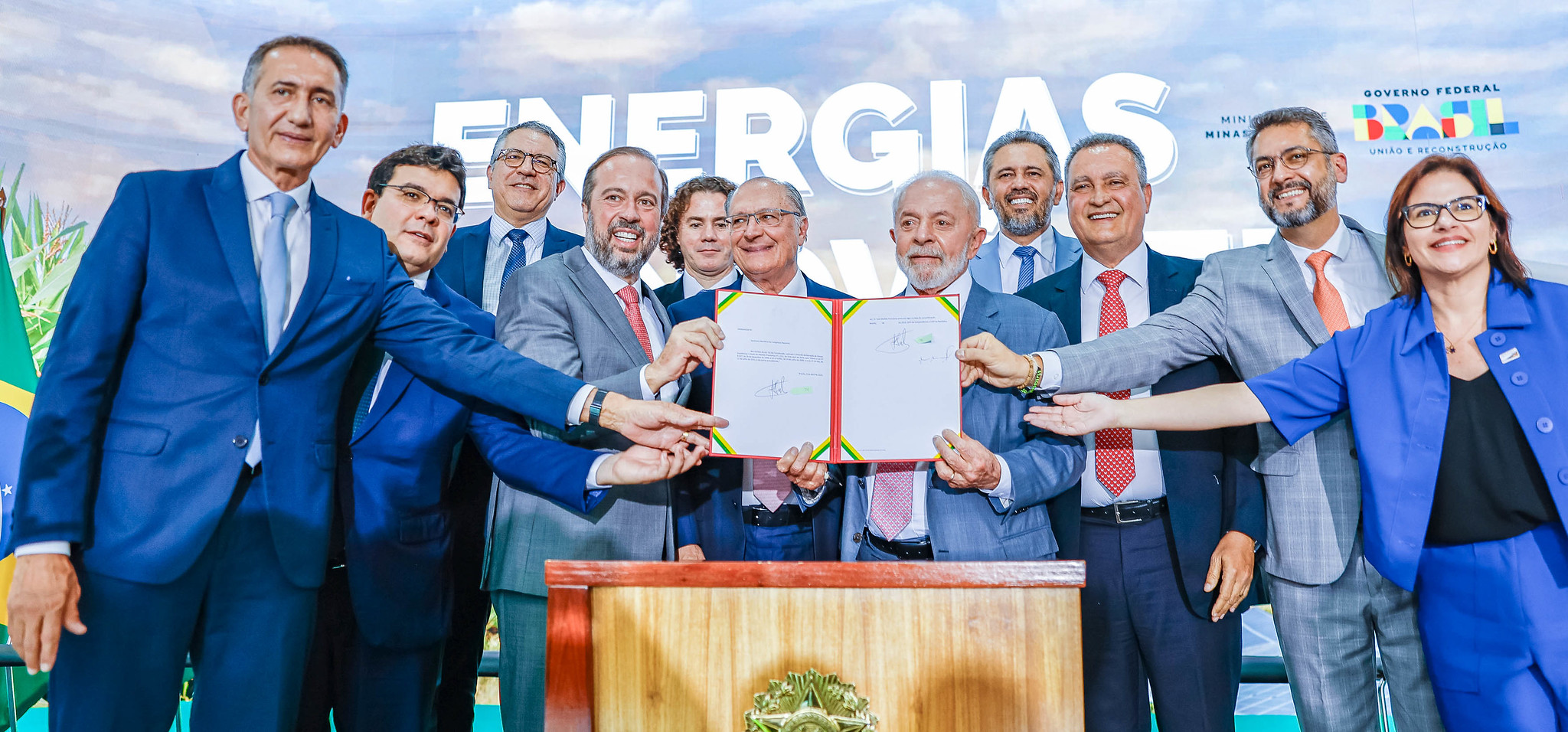 Governador Elmano de Freitas participa da assinatura de MP que irá beneficiar o Nordeste