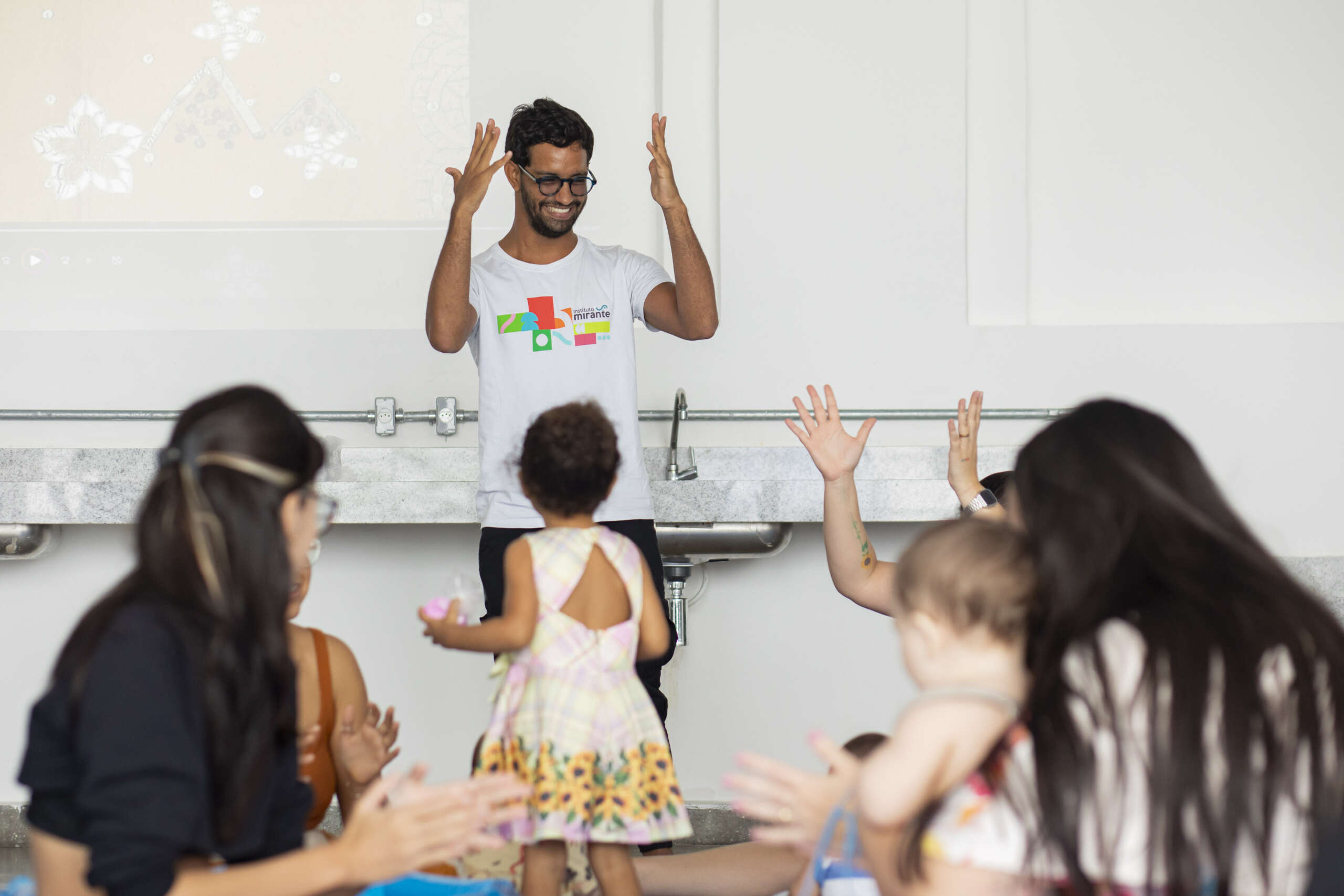 Para celebrar Mês da Lei de Libras, Pinacoteca do Ceará destaca ações com foco na acessibilidade