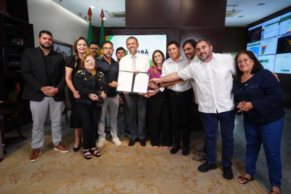 Sancionada lei que garante reajuste salarial acima do piso nacional para professores da Educação Básica do Ceará