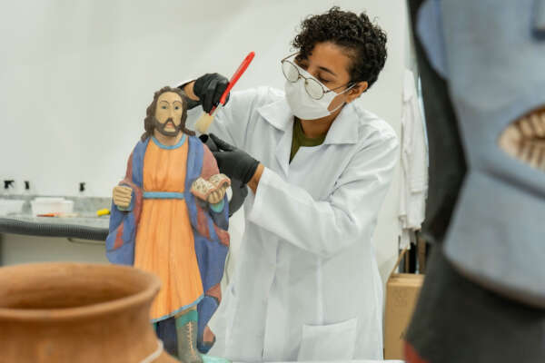 Abertas inscrições para oficina de conservação preventiva em exposições na Pinacoteca do Ceará