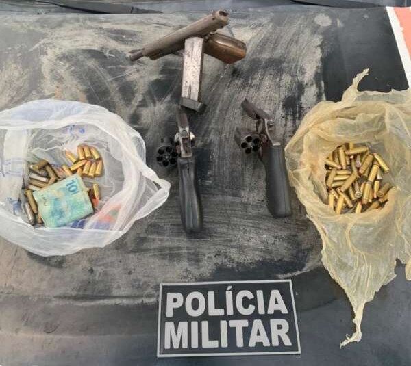 Ação da PMCE resulta em prisões e na apreensão de armas de fogo e 70 munições em Itarema