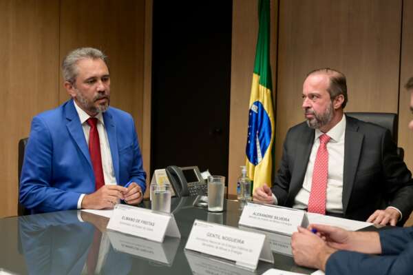 Governador Elmano de Freitas se reúne com ministro de Minas e Energia sobre Enel no Ceará