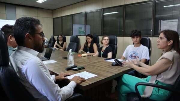 Seduc debate implantação de GT Interinstitucional com Sindicato Apeoc e entidades estudantis