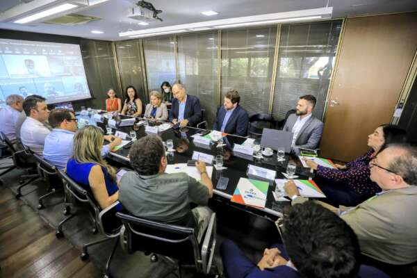 Governo do Ceará e Eletrobrás discutem geração de emprego e implantação de linhas de transmissão no Ceará 