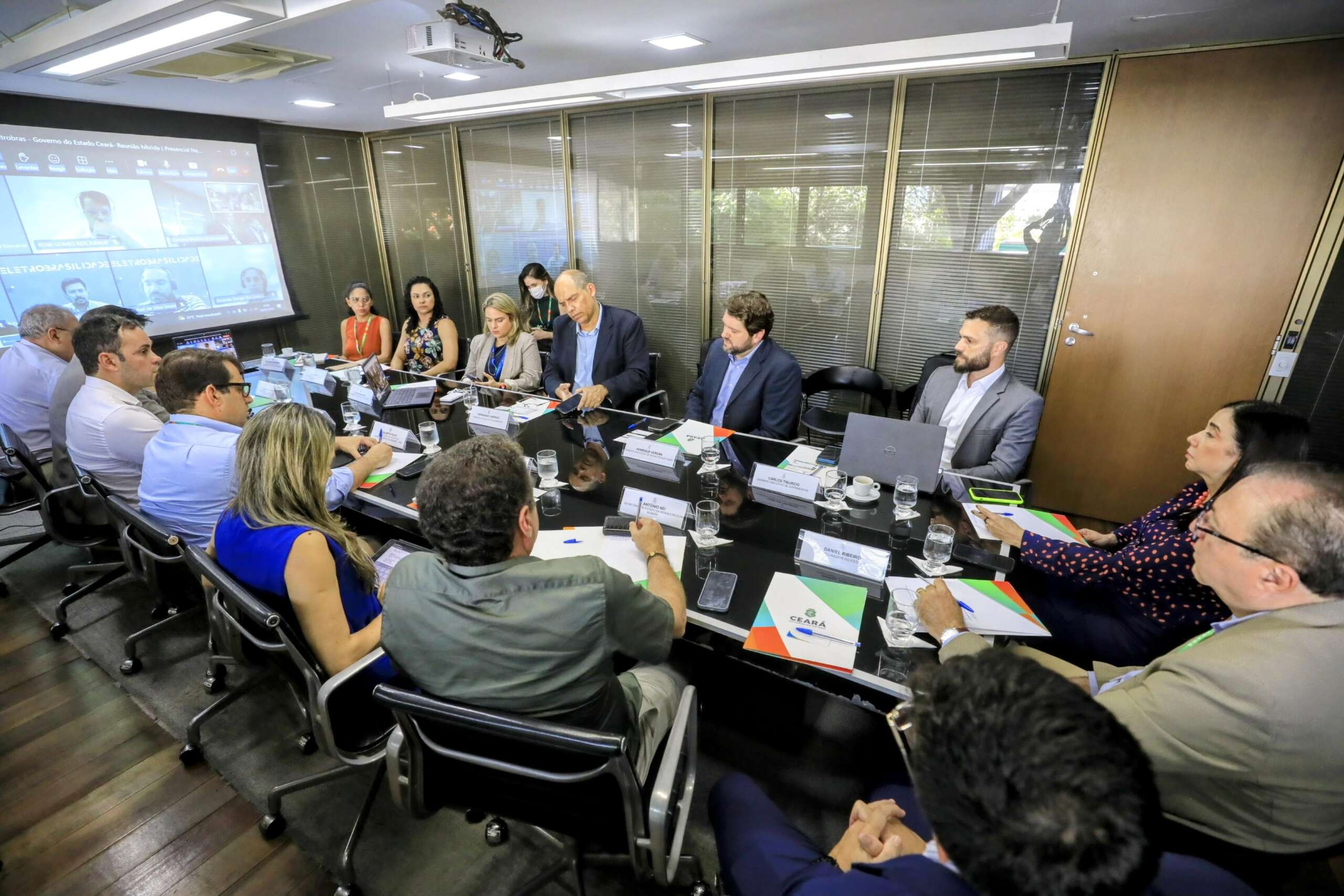 Governo do Ceará e Eletrobrás discutem geração de emprego e implantação de linhas de transmissão no Ceará 