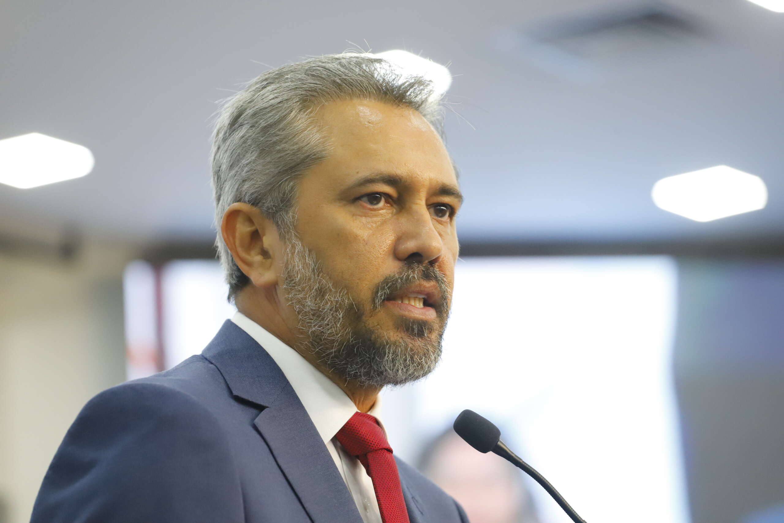 Governador Elmano defende transição energética em encontro de bancos de desenvolvimento da América Latina e Caribe