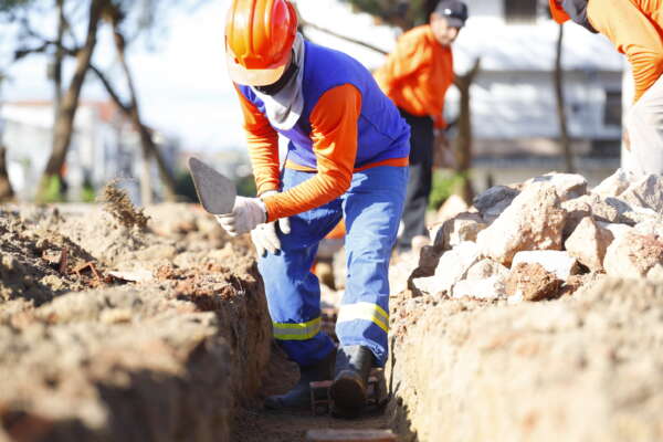 Governador Elmano de Freitas visita obras das Vilas Sociais em Fortaleza
