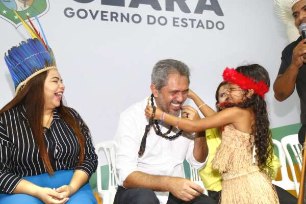 Governo do Ceará entrega 1.400 conjuntos de mobília e novos equipamentos para atender melhor crianças de escolas indígenas