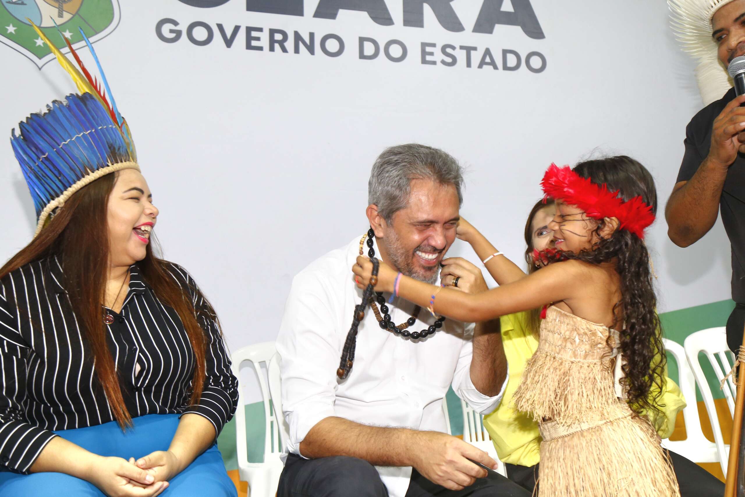 Governo do Ceará entrega 1.400 conjuntos de mobília e novos equipamentos para atender melhor crianças de escolas indígenas