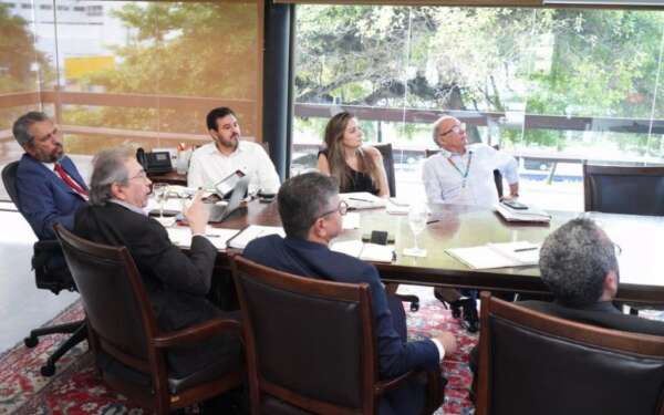 Secretariado da CGE se reúne com governador Elmano de Freitas