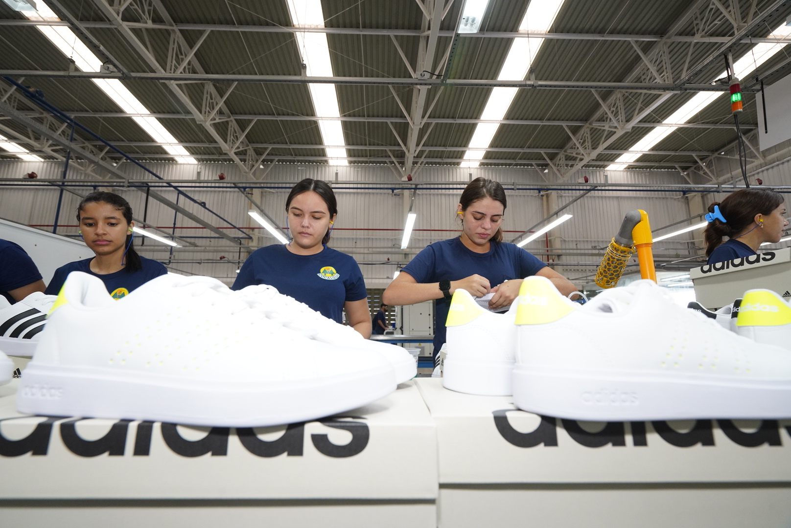 Governador visita indústrias em Quixeramobim e reafirma apoio para a geração de empregos