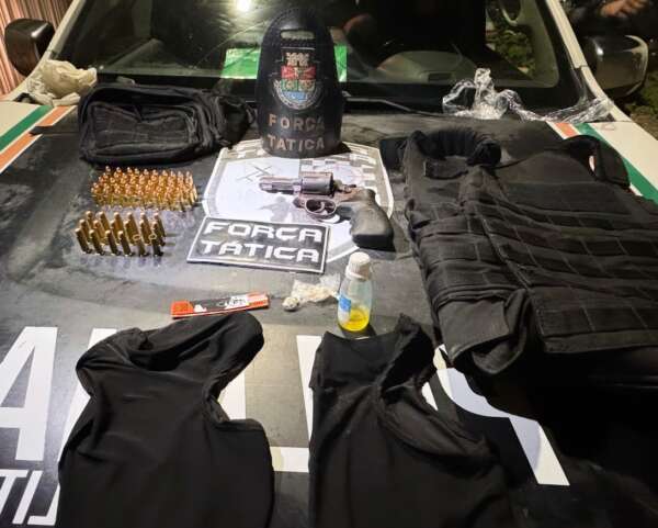 Adolescente é apreendido pela PMCE em posse de arma, munições e colete balístico em Caucaia