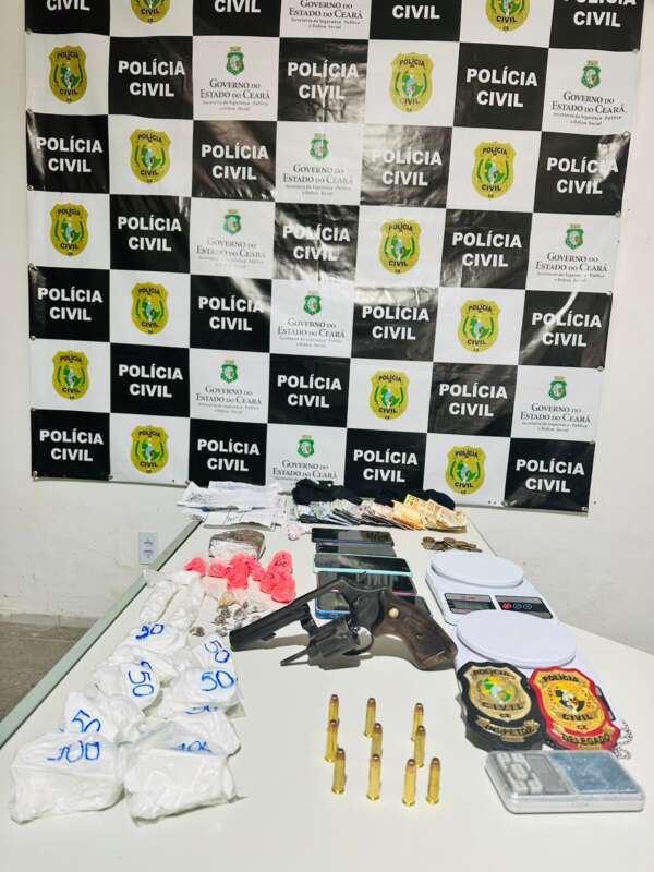 Dupla é capturada em posse de quase 1 kg de drogas em Maranguape