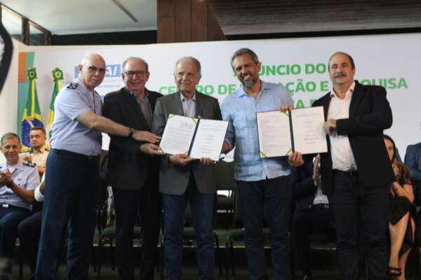 Governo do Ceará, União e Fiec assinam acordo de cooperação para implantação de Instituto de Ciência e Tecnologia no ITA Ceará