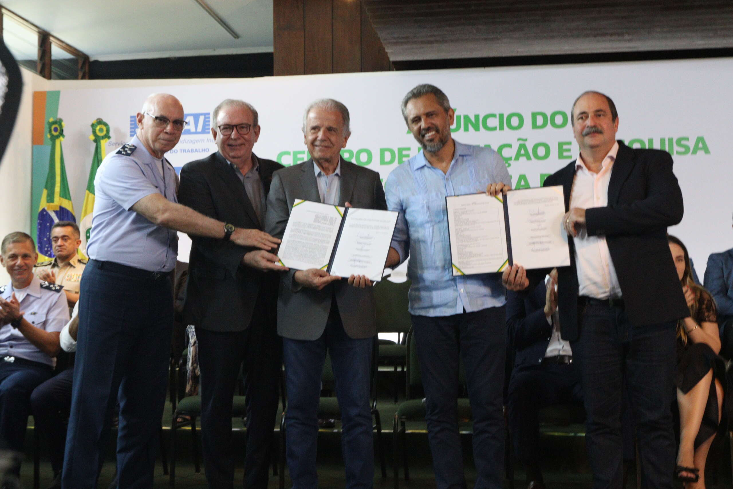 Governo do Ceará, União e Fiec assinam acordo de cooperação para implantação de Instituto de Ciência e Tecnologia no ITA Ceará