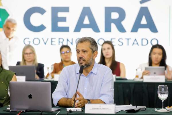 Governador Elmano reúne secretariado para fazer balanço da gestão e apontar prioridades