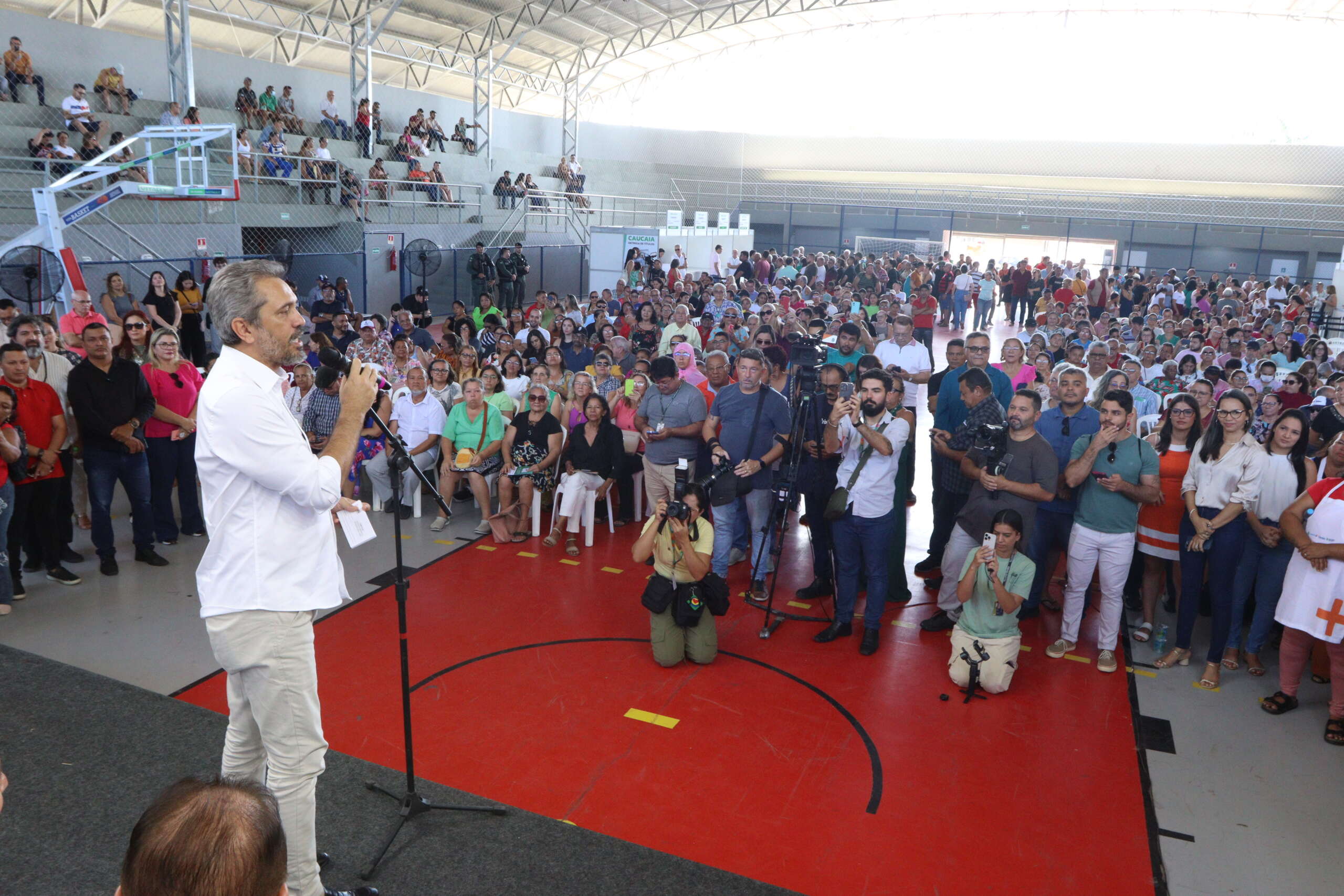 Mais de 600 famílias são beneficiadas com o programa Papel da Casa, em Caucaia