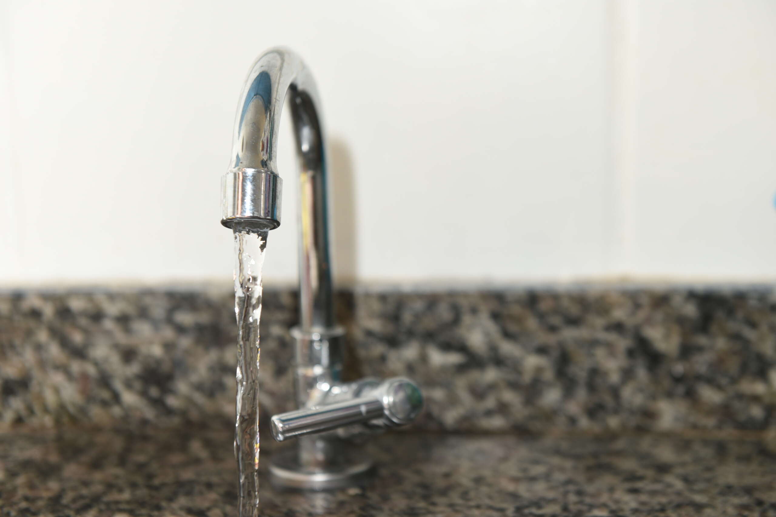 Com a chegada do período mais quente do ano, Cagece orienta sobre o uso consciente da água