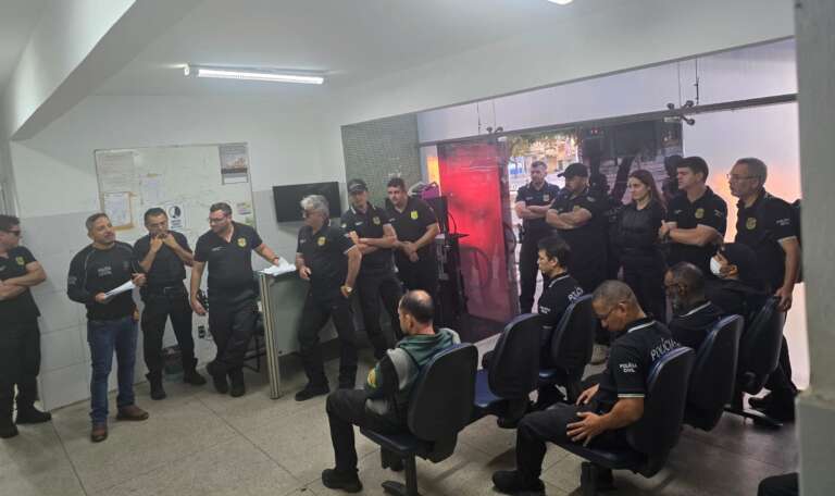 Polícia Civil cumpre mandados de prisão e captura mulher com drogas na Região Sul do Ceará