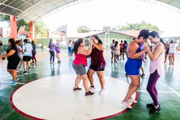 Vila Social oferece atividades de esporte, cultura e qualificação profissional para população do Genibaú