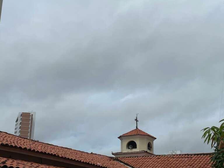 Fim de semana chega com condições para chuvas isoladas no litoral e centro-sul