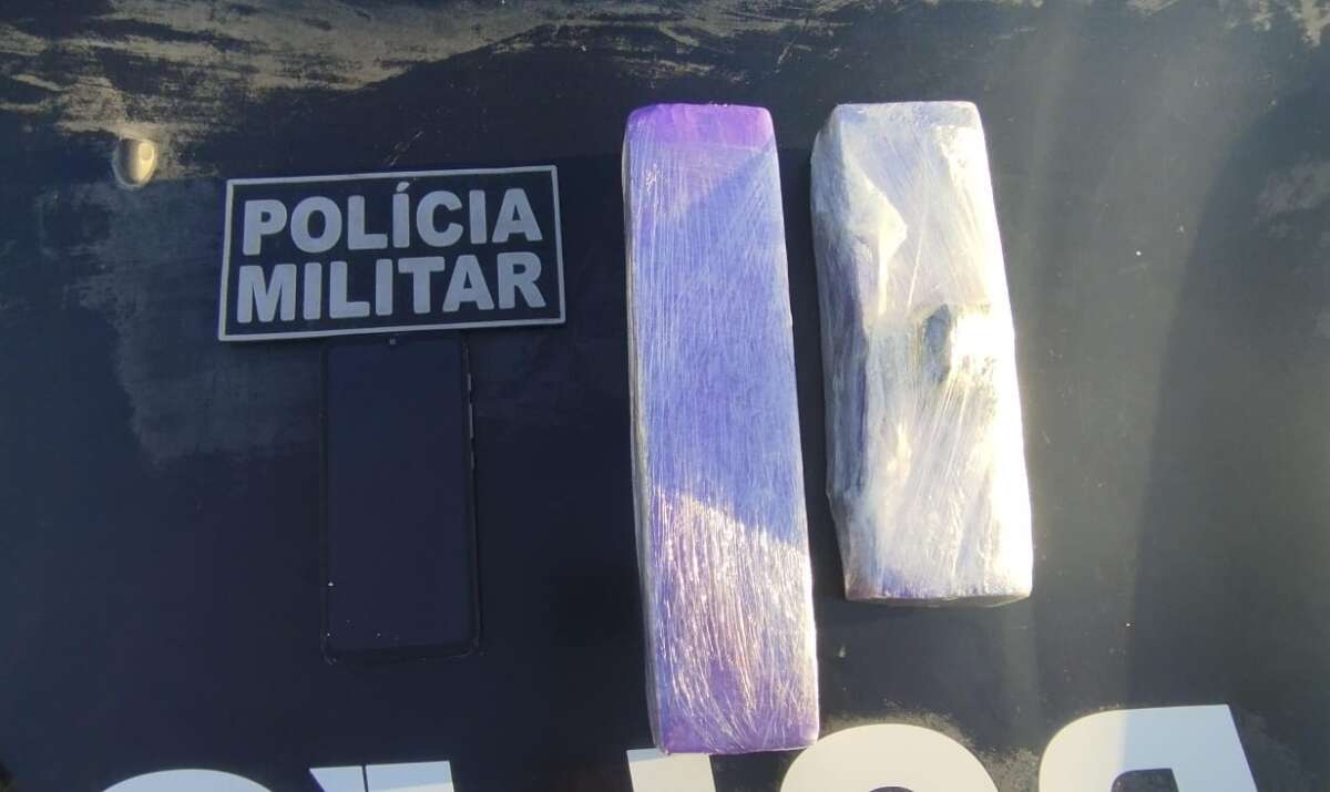 Em Granja, PMCE prende dupla com 2kg de maconha em motocicleta