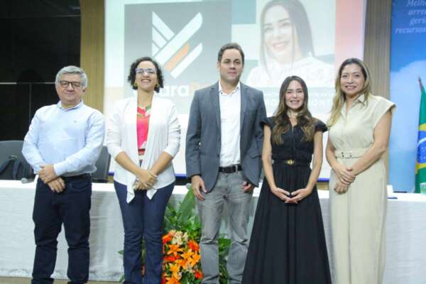 Secretário da Fazenda empossa nova diretora-presidente da CearaPar