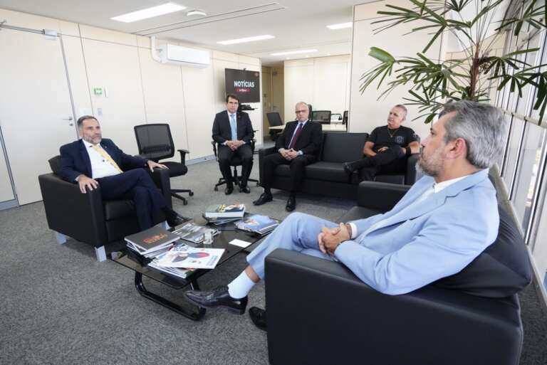 Governador Elmano e titular da SSPDS se reúnem com secretário Nacional da Segurança Pública do MJ, em Brasília