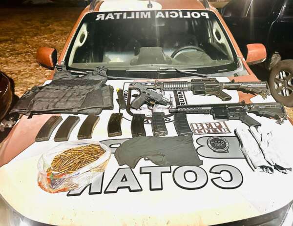 Arsenal, incluindo dois fuzis .556, é apreendido pela PMCE após tentativa de roubo a carro-forte em Icapuí