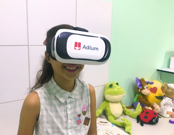 Humanização: CIDH usa óculos de realidade virtual na aplicação de medicação de puberdade precoce