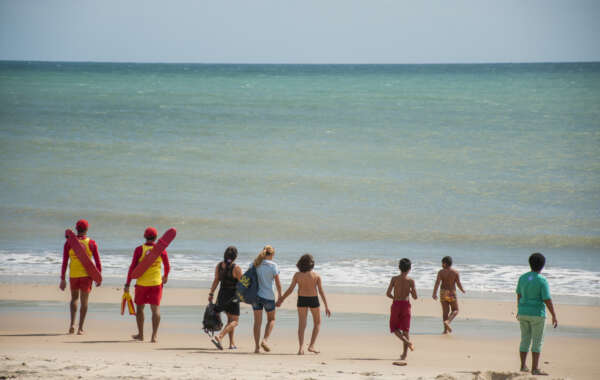 Fortaleza tem 21 trechos próprios para banho neste fim de semana
