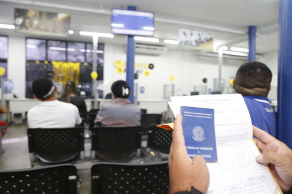 Assembleia Legislativa do Ceará celebra 50 anos do Sine em sessão solene
